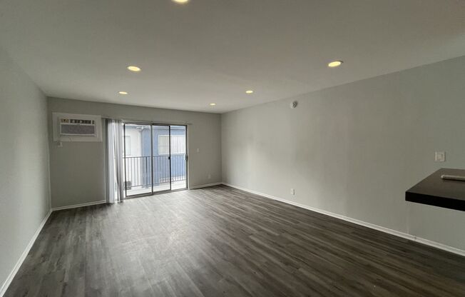 1 bed, 1 bath, 600 sqft, $2,048, Unit 301