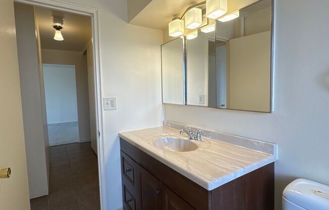 2 beds, 1 bath, 835 sqft, $1,295, Unit 712