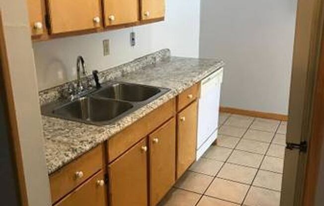 1 bed, 1 bath, 923 sqft, $925