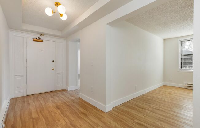 3 beds, 1 bath, 1,540 sqft, $3,425, Unit 1305-5