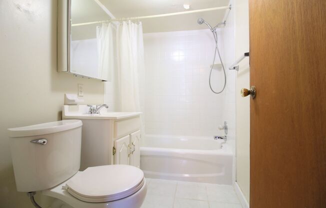 2 beds, 2 baths, $1,995, Unit #D