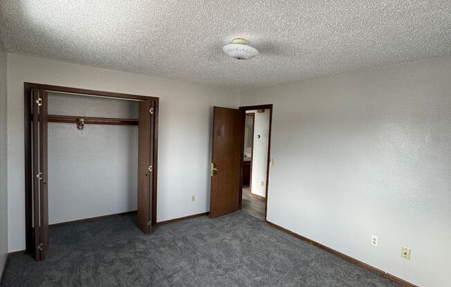 2 beds, 1 bath, $900, Unit #2