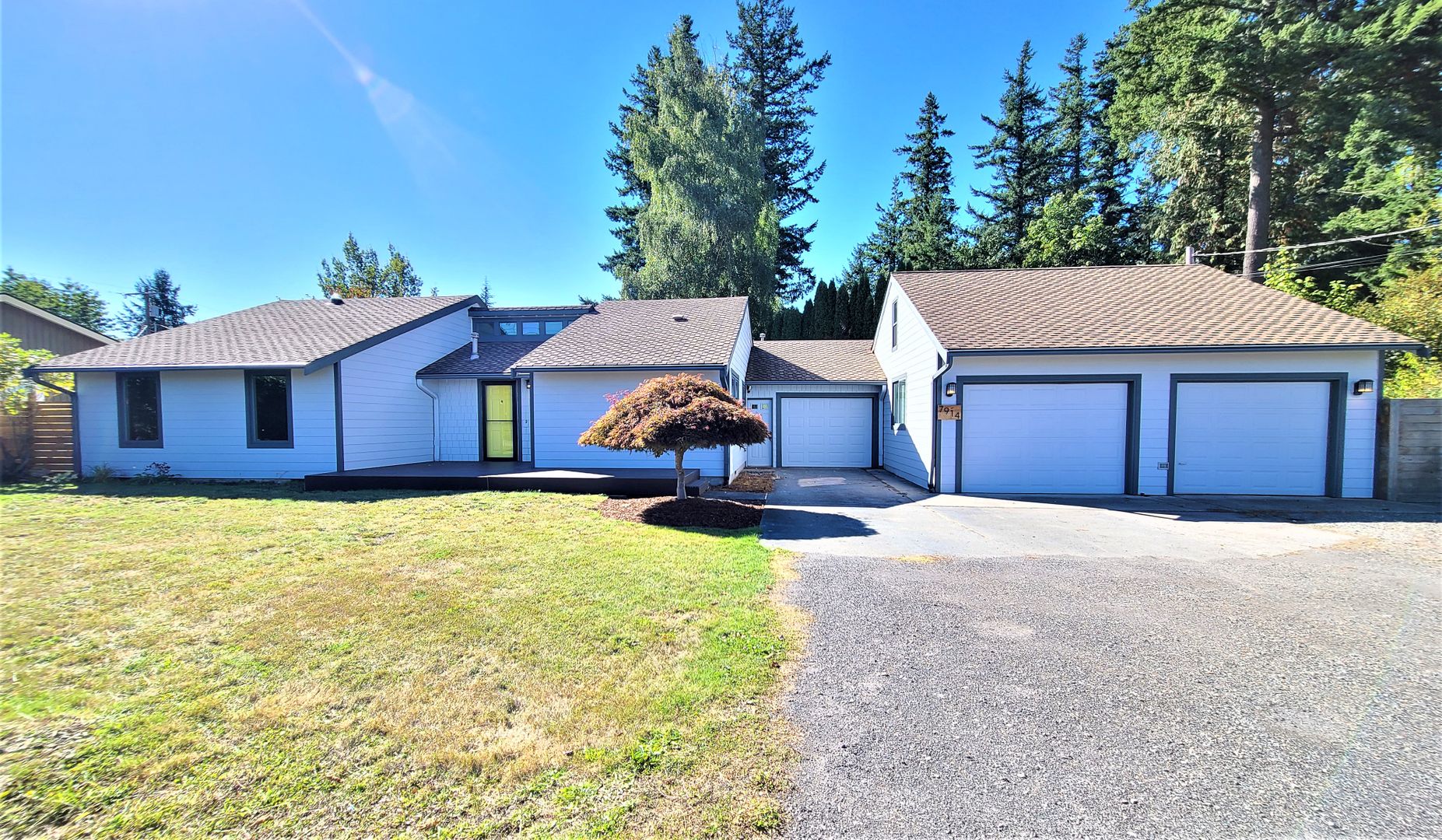 Fantastic 3 bedroom 2 bath Home Available Now in Mukilteo