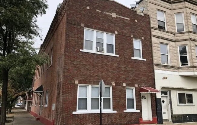 1858 W 21 PL