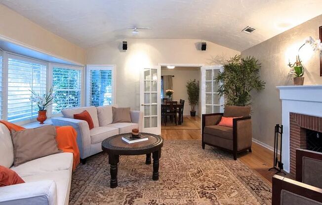HUGE 3B/2Ba house for rent in Studio City!!