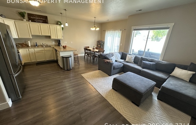 1352 STONE MDW DR