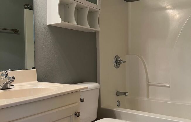 3 beds, 2 baths, $1,195