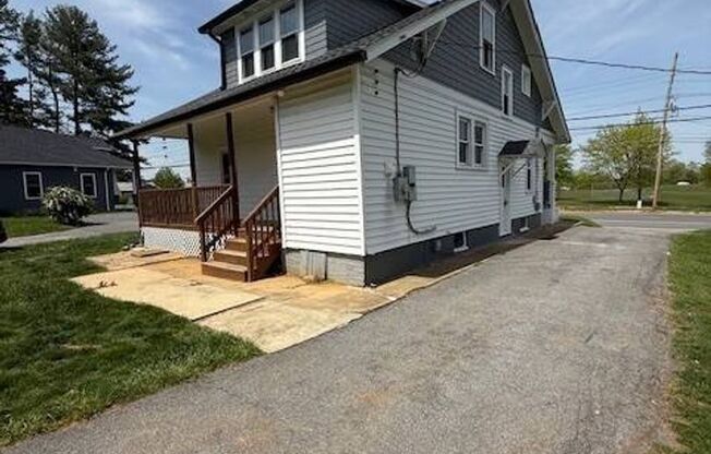 3 BR W Oak Ridge Dr