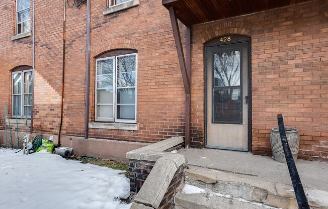 1 bed, 1 bath, 700 sqft, $1,250, Unit 6