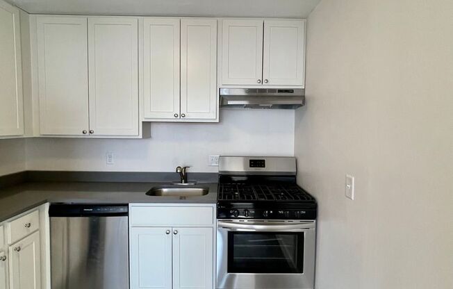 2 beds, 1 bath, $1,295, Unit 302