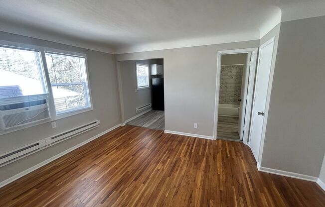 1725 Thomas Ave W