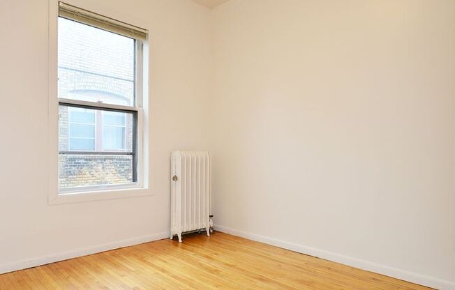 1 bed, 1 bath, 410 sqft, $985, Unit 3 - 31