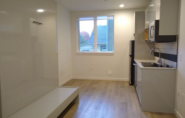 Studio, 1 bath, 230 sqft, $1,084, Unit 204