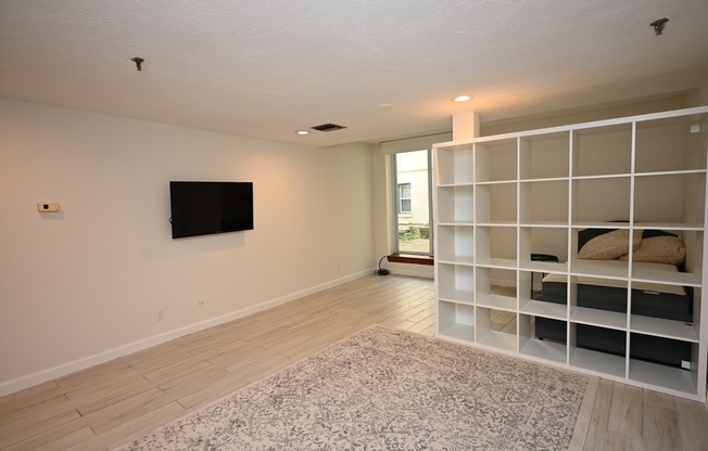 Studio, 1 bath, 473 sqft, $2,190, Unit 102