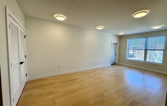1301 BLUE HL AVE