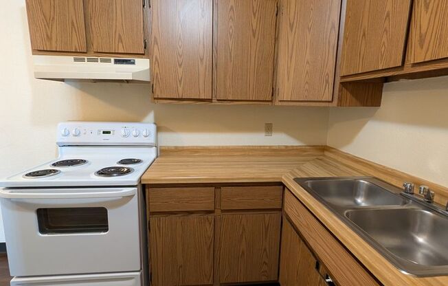 2 beds, 1 bath, 970 sqft, $1,149, Unit FB   2095