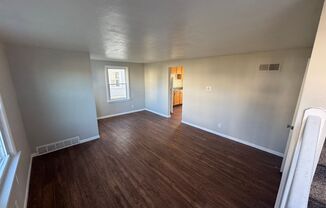 2 beds, 1 bath, 600 sqft, $800, Unit 2310 N Wisconsin Unit B