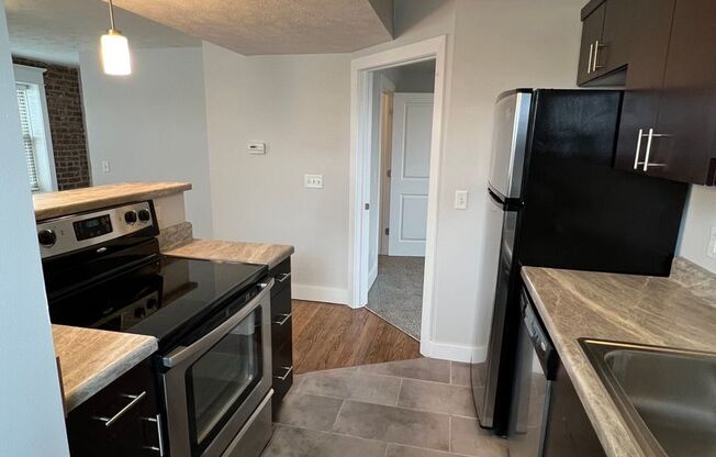 1 bed, 1 bath, 650 sqft, $1,295, Unit Unit 301 A650 Corner Unit w/Nook and Downtown View