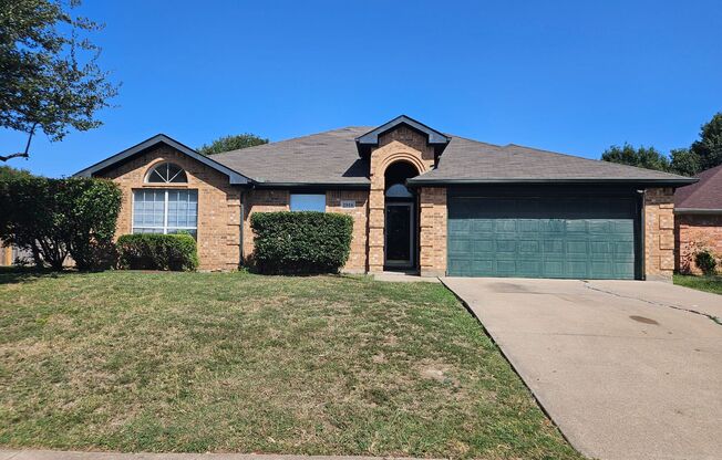 Nice single story 4 bedroom home in Grand Prairie