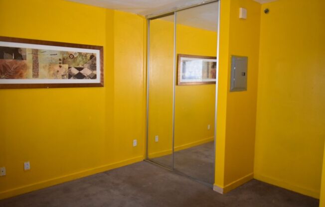 2 beds, 1 bath, $2,100, Unit UNIT 909