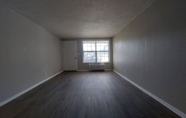 1 bed, 1 bath, 575 sqft, $1,050, Unit Unit #39