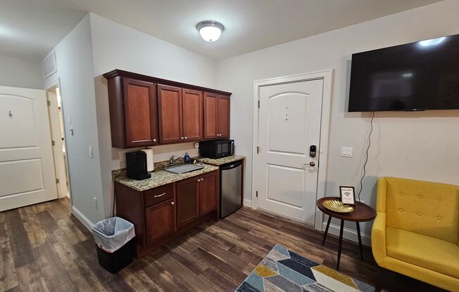 Studio, 1 bath, 355 sqft, $1,020, Unit 17-505