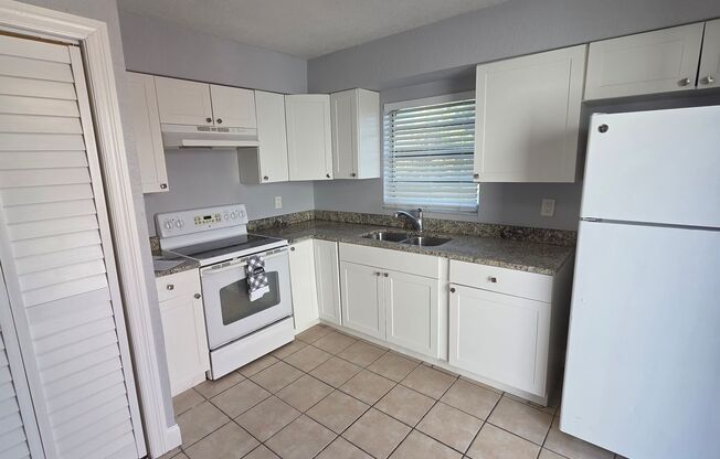 2 beds, 1 bath, 1,000 sqft, $1,395, Unit 5720 D