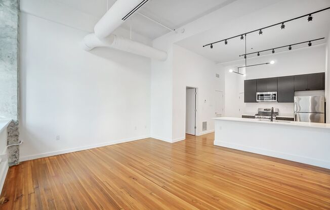 1 bed, 1 bath, 810 sqft, $1,940, Unit 100-403