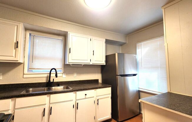 2 beds, 1 bath, 768 sqft, $1,025, Unit 1920 N Cross Ave