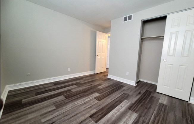 2 beds, 1 bath, $1,195, Unit 4440  Flowerdale Apt D