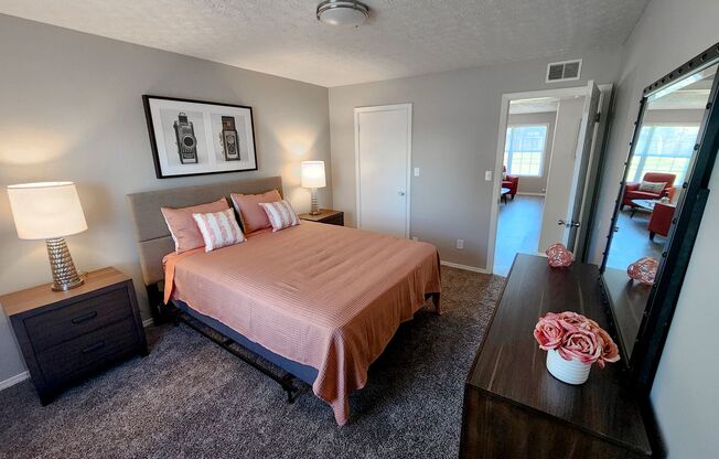 2 beds, 1 bath, 805 sqft, $828, Unit 1707-061