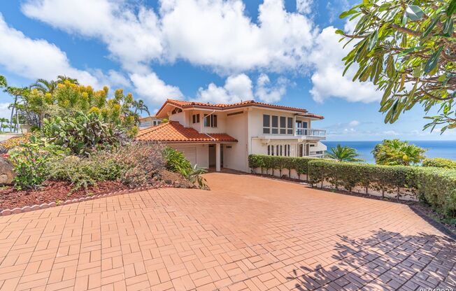 PARTIALLY FURNISHED 3BR 3.5BA in HAWAII LOA RIDGE with TRANQUIL VIEWS OF DIAMOND HEAD, KOKO HEAD and OCEAN!