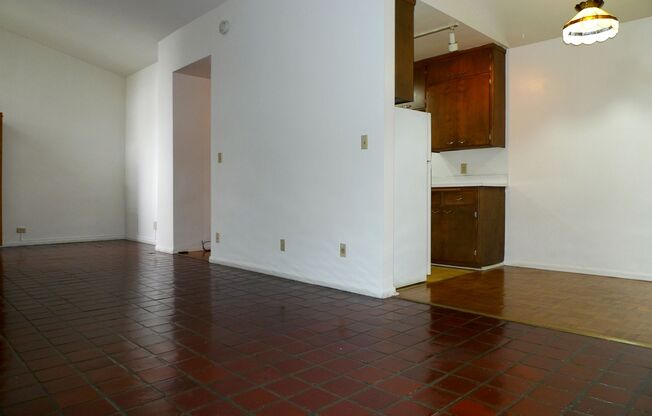 Studio, 1 bath, 375 sqft, $905, Unit 24 - 01