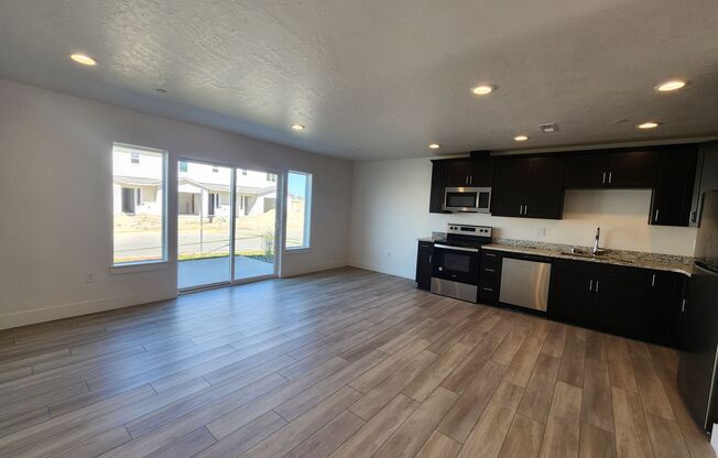 3 beds, 2.5 baths, $1,995, Unit A-101