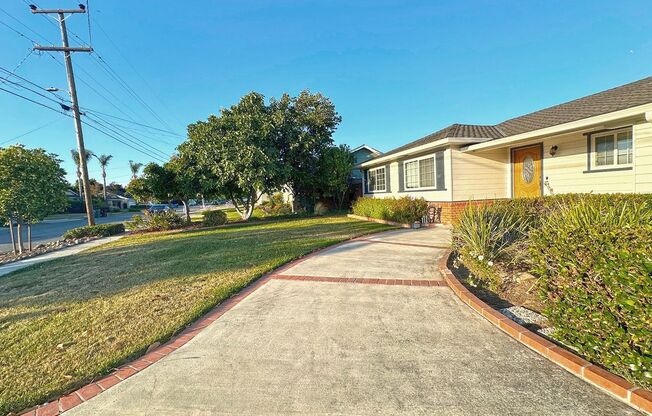Coming Soon – Spacious 5-Bed Single Level Glenmoor Home