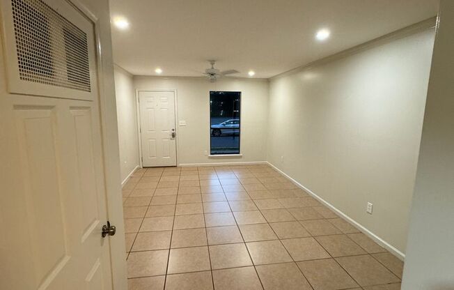 2 beds, 1 bath, $4,000