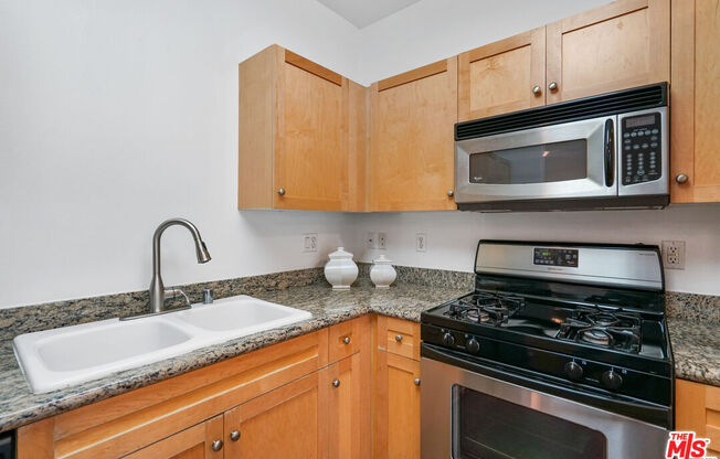 1 bed, 1 bath, 910 sqft, $2,900, Unit 355