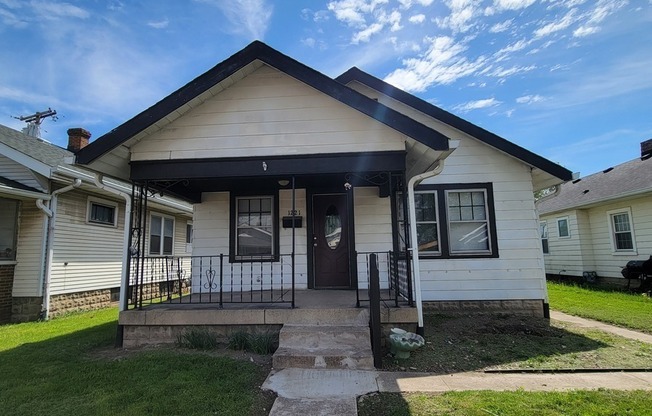 1221 HIATT ST