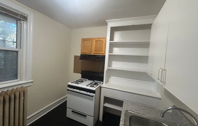 3 beds, 1 bath, $1,550