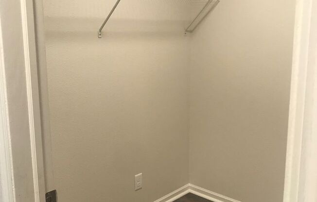 1 bed, 1 bath, 769 sqft, $1,105, Unit WIL-098