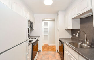 1 bed, 1.5 baths, 1,003 sqft, $3,160