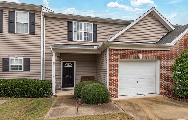 Lovely 3BR Townhome with Hardwood Floors and Garage in Pine Knoll Townes!