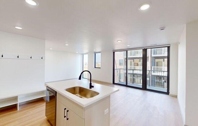 2 beds, 2 baths, 1,021 sqft, $1,740, Unit 6400-204