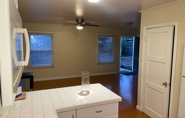 2 beds, 1 bath, $3,000