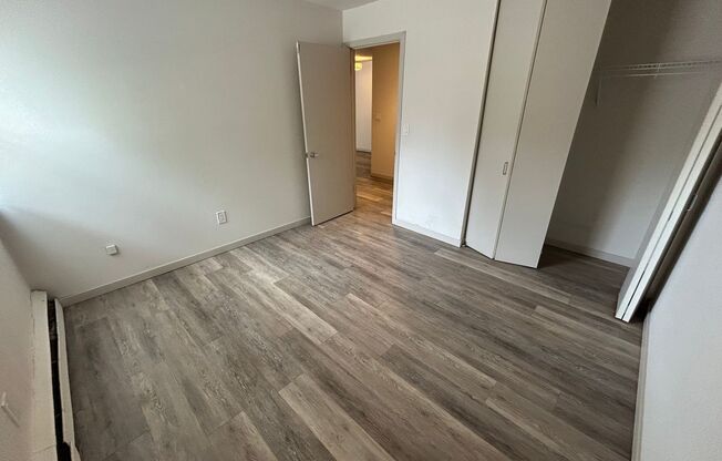 2 beds, 1 bath, $1,395, Unit 122