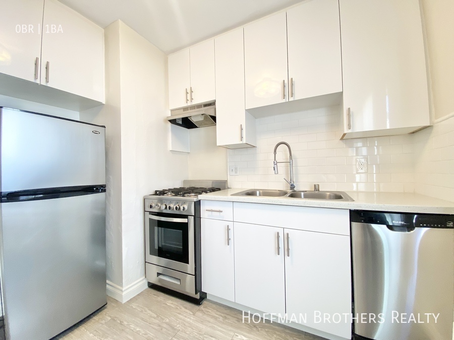 1138 N OGDEN DR