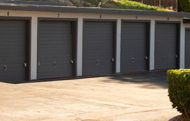 2 beds, 1 bath, 750 sqft, $2,350