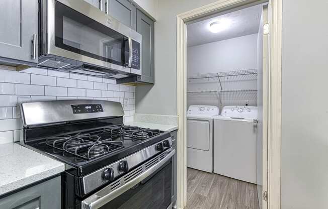 a kitchen view at Wynnwood Vinings with a stove and microwave and a washer and dryer