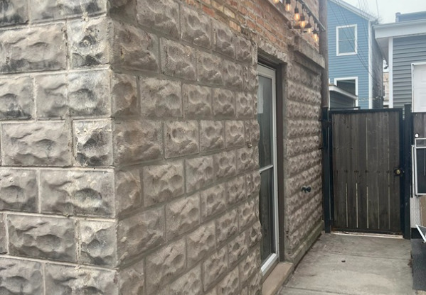2416 N WASHTENAW AVE