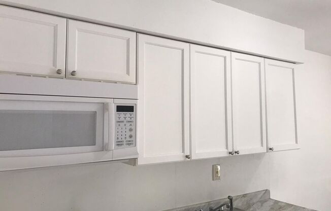 Welcome to Our Charming 2-Bedroom and 1-Bathroom Aparments